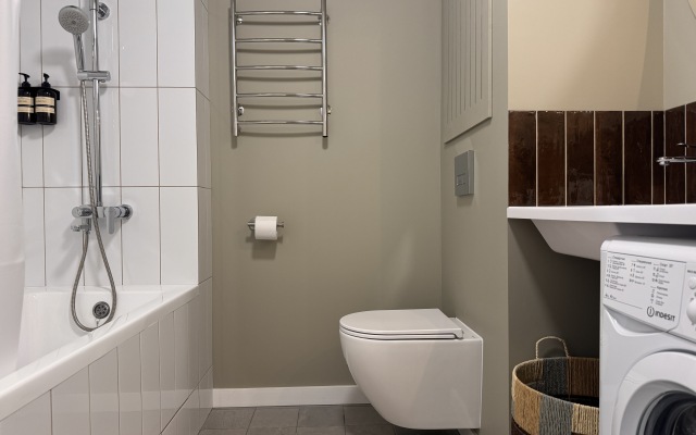 Mosaic on Bogolyonnaya 29A Brown Apartaments