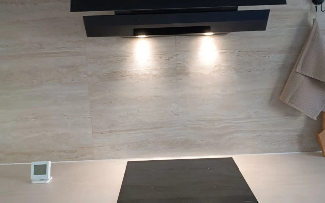 Uyutnaya sovremennaya v Zelenogradske Flat