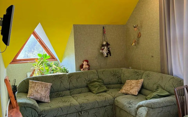 S Banej U Zvonnitsyi Monastyirya Privat House