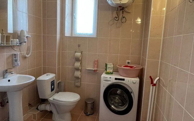 Апартаменты №2 Стандарт, 1 линия, боковой вид на море (4чел)