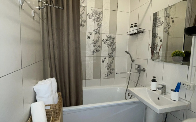 Na Bulvare Entuziastov 9 Flat