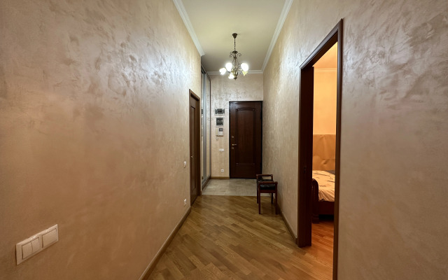 2-K v Novostroyke, Ulitsa Arama, Di482 Flat