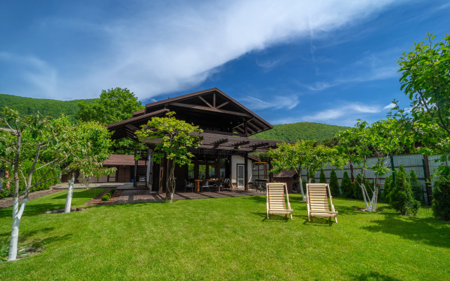 Esto-Sadok Private house