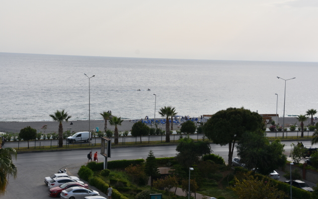 Vi̇va Beach Hotel