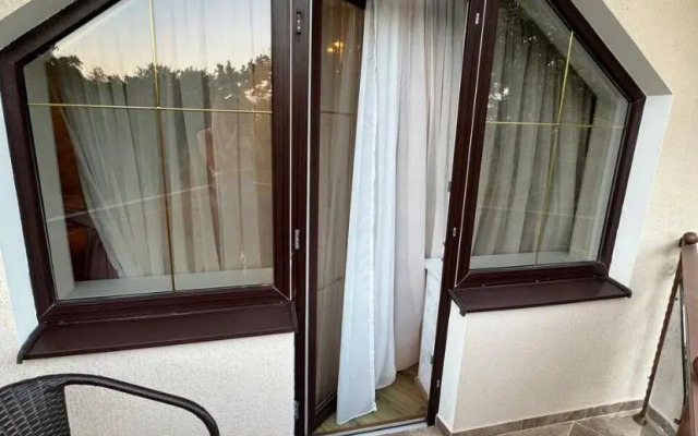 S Basseynom I Baney Private House