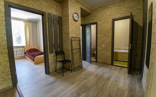 Prostornye trehkomnatnye apartamenty v kurortnoy chasti Zheleznovodska