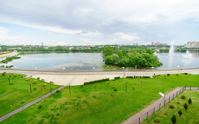 Vidovaya S Panoramnymi Oknami Na Naberezhnoy Reki Flat