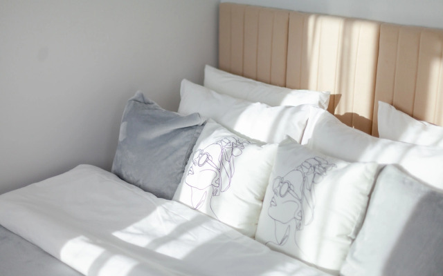 Lux RentPlaza Apartments