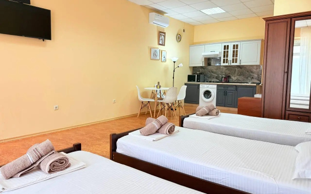 Апартаменты Студия у Морского порта Центр, вокзал, тишина