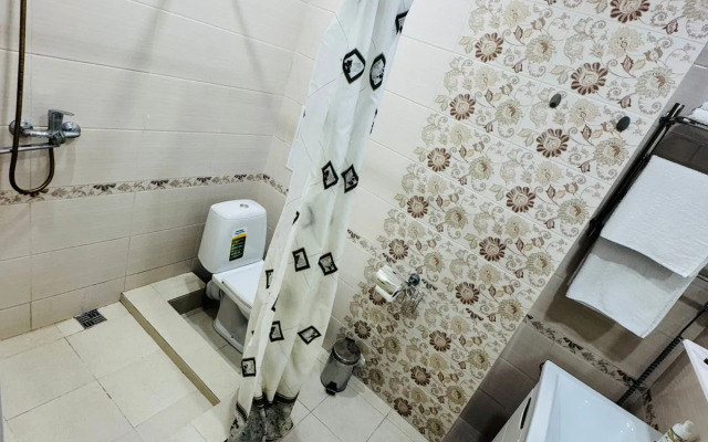 Prostornaya V 300 Metrakh Do Naberezhnoy Flat