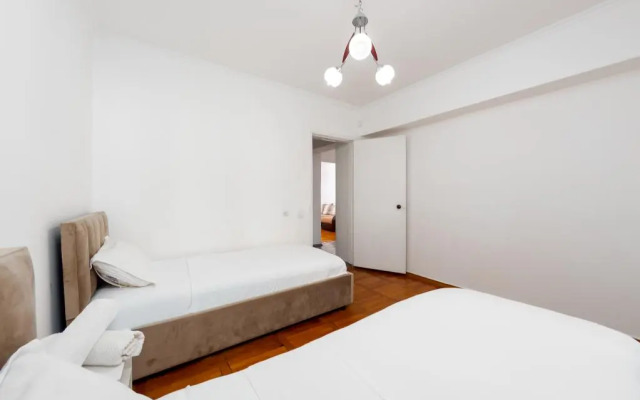 3-K v Tsentre Almaty Flat