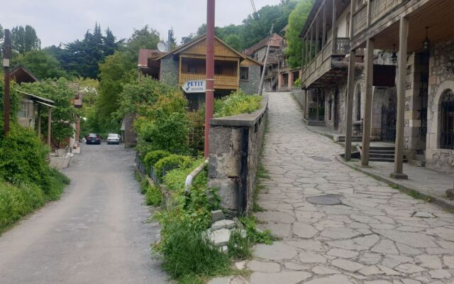 Petit Dilijan Guest House