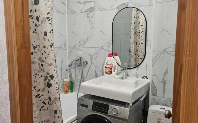 Dvukhkomnatnaya Kvartira S Dizaynerskim Remontom Na Gudovantseva 51 Flat