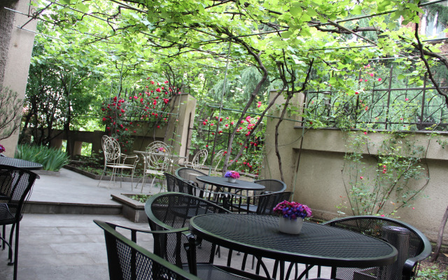 Iliani Hotel