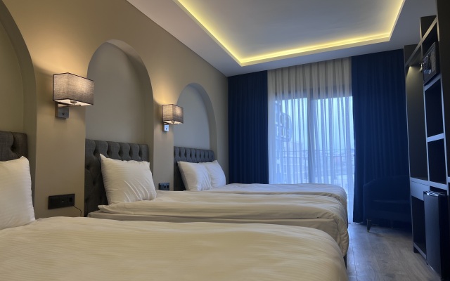 Loft Plus Hotel