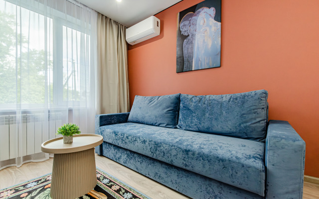 2 Kom S Dizaynerskim Remontom V Tsentre Flat