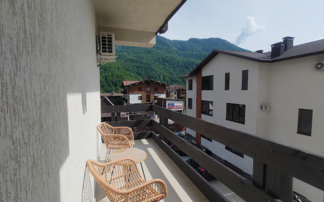 Dvukhkomnatnye S Balkonom V Tsentre Krasnoy Polyany Apartments