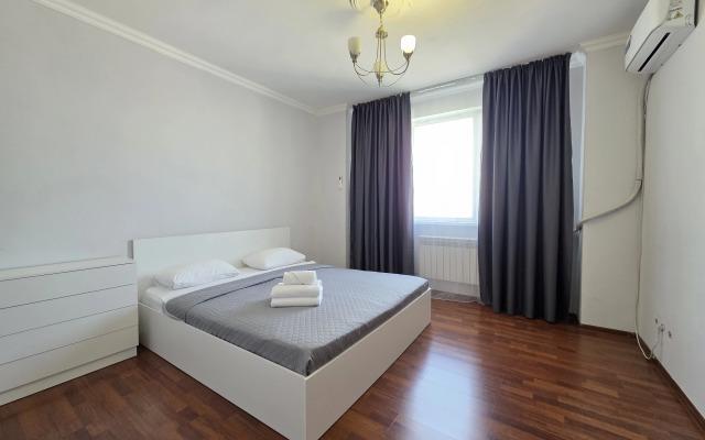 3-Kh s 3-Mya Krovatyami, Divanom i 2 Konditsionerami Apartments