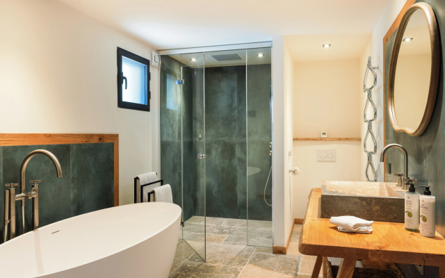 Курортный отель LOU CALEN