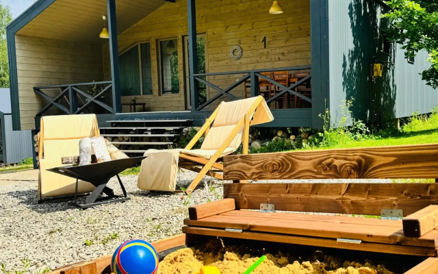 Частный дом Коттедж у реки с видом на лес