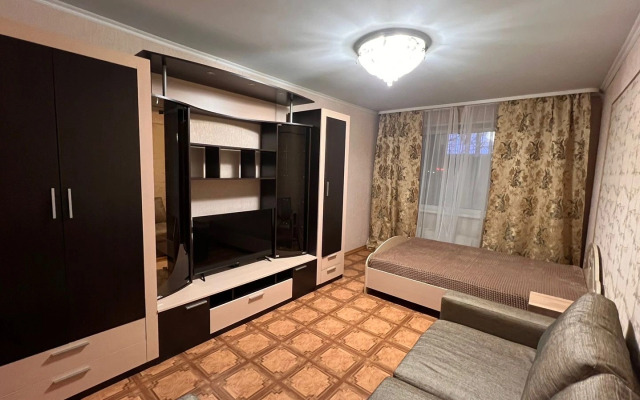 Odnokomnatnaya Kvartira V Tsentre Noyabryska Flat