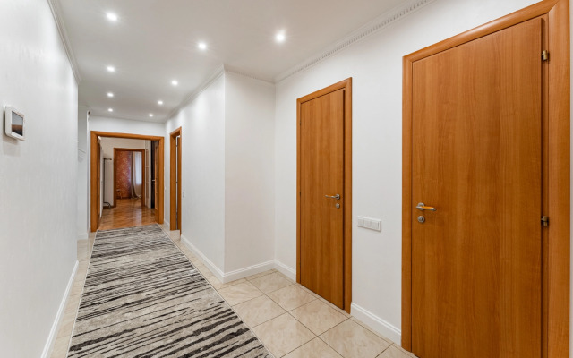 Ogromnaya Dvukhkomnatnaya Dlya 5 Chelovek U Moskva Siti Flat