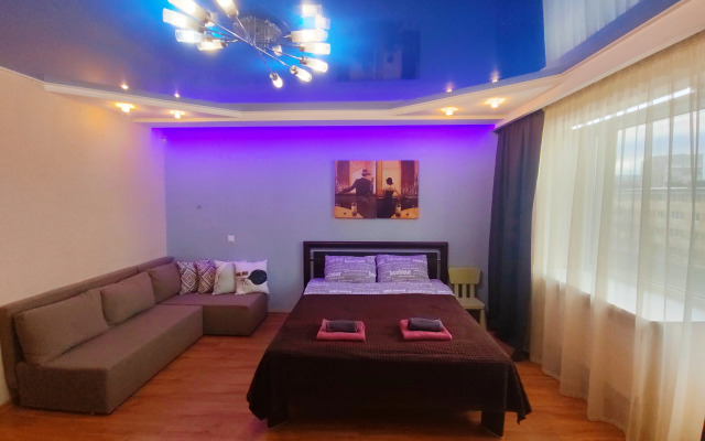 Квартира трёхкомнатная с двумя уборными лифтом и балконом