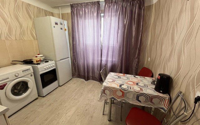 Shikarnaya odnushka vozle Akvaparka Flat