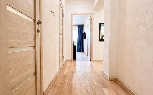 Dlya 8 Chelovek Vozle Aeroporta Flat