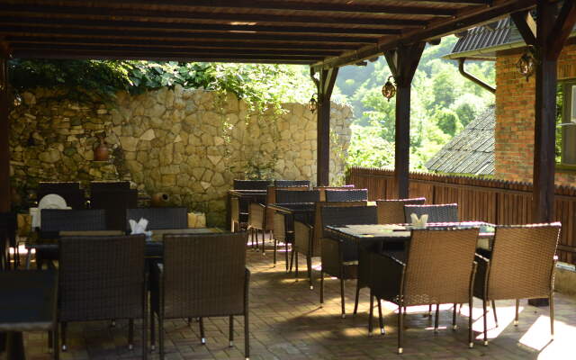 DzhaNat Hotel
