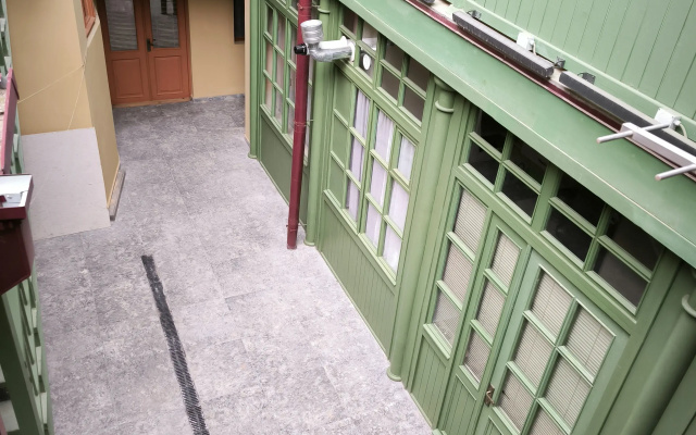 Частный Дом Tbilisi Central Apartment