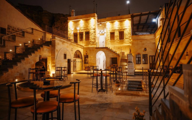Misty Cave Hotel