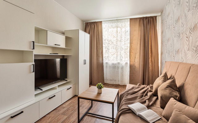 FullHouseApart dvukhkomnatnye apartamenty s balkonom i detskoy krovatkoy Apartments