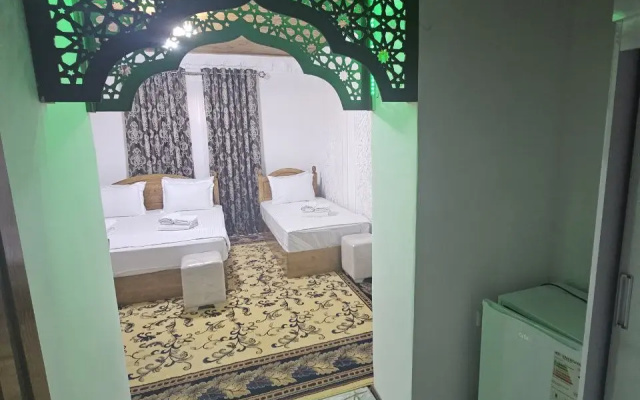 Butik-otel' Parvina  in old city