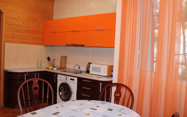 Na Shosse Alupkinskom 62V Guest House