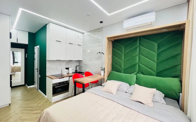 Апартаменты Студия с дизайнерским ремонтом с бассейном на крыше