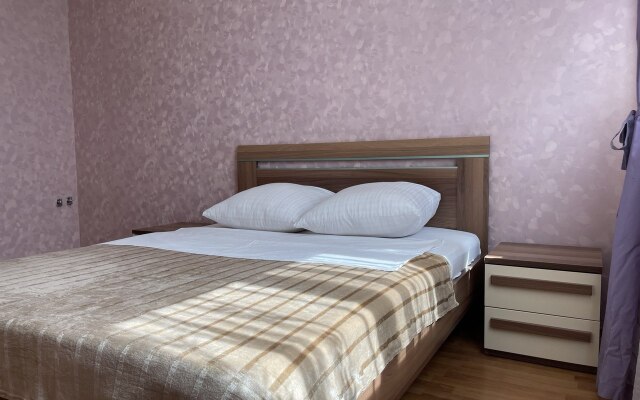 Dvukhkomnatnaya Pionerskaya 100 Flat