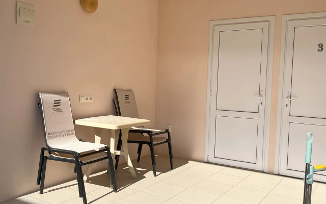 Yakor Guest House