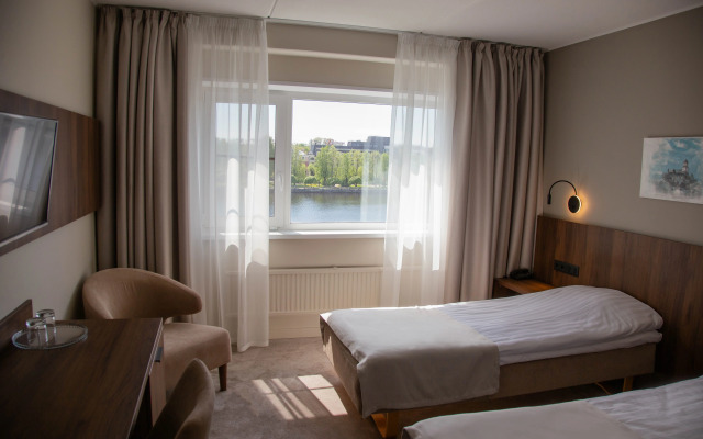 Druzhba Hotel