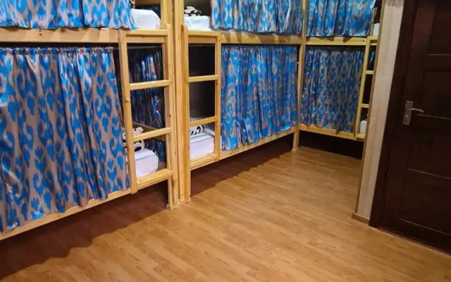 Хостел Aзалия