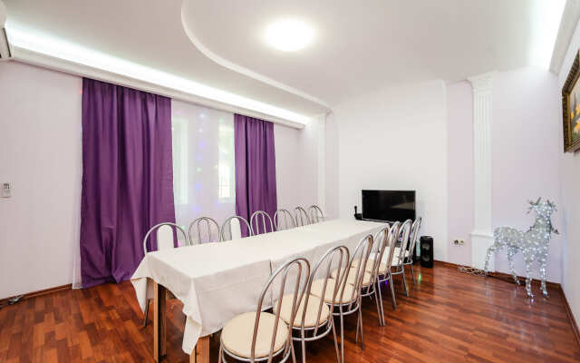 Dom S Basseynom I Saunoy V Khimkakh Starbeevo Private House