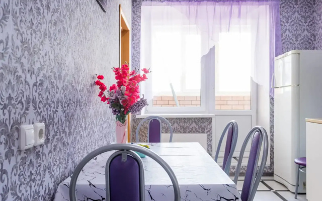 Apartamenty v Novom dome, 3 razdel'nyh spal'nyh mesta, do metro 5 minut peskom bonus kofemasina