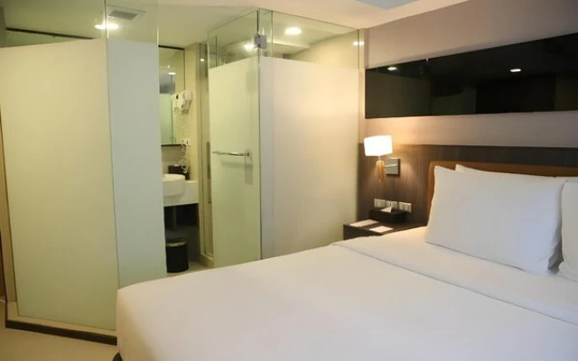 Ramada by Wyndham Bangkok Sukhumvit 11