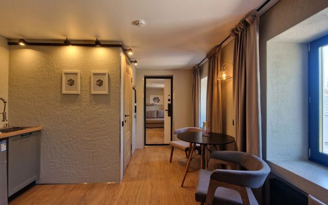 Dom S Gargulyyami Apartment Hotel