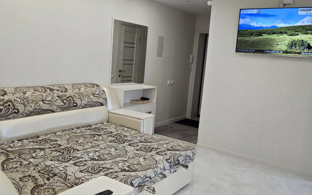 Na Avtostancii Elizovo Triple Living Quarters