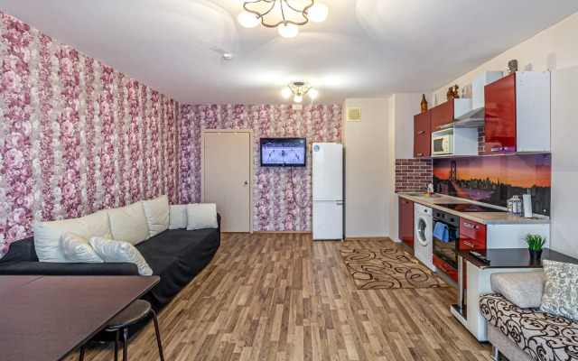 Yevrotryoshka Do 15 Gostey Flat