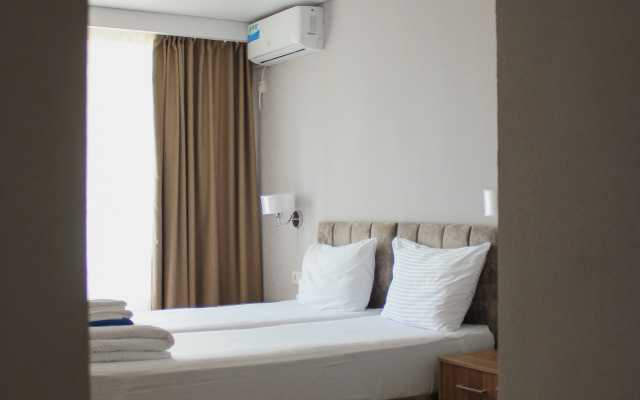 Imeni Chelyskintsev Hotel