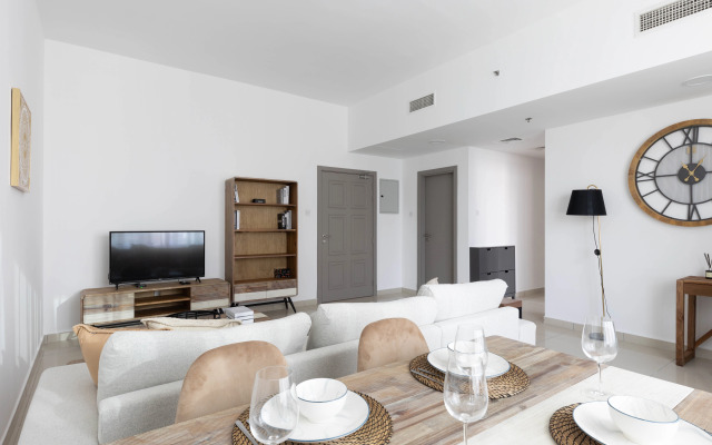 Welcome Home in Armada Tower 3 Apartments