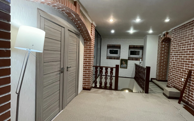 Zamok U Khudozhnika Guest House
