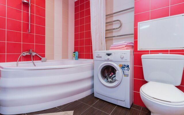 Apartamenty Trekhkomnatnye V 10 Minutakh Ot Tsentra Flat